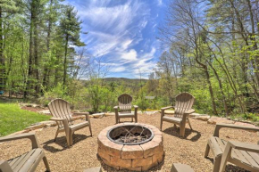 Woodsy Getaway with Hot Tub, Deck and Mtn Views!